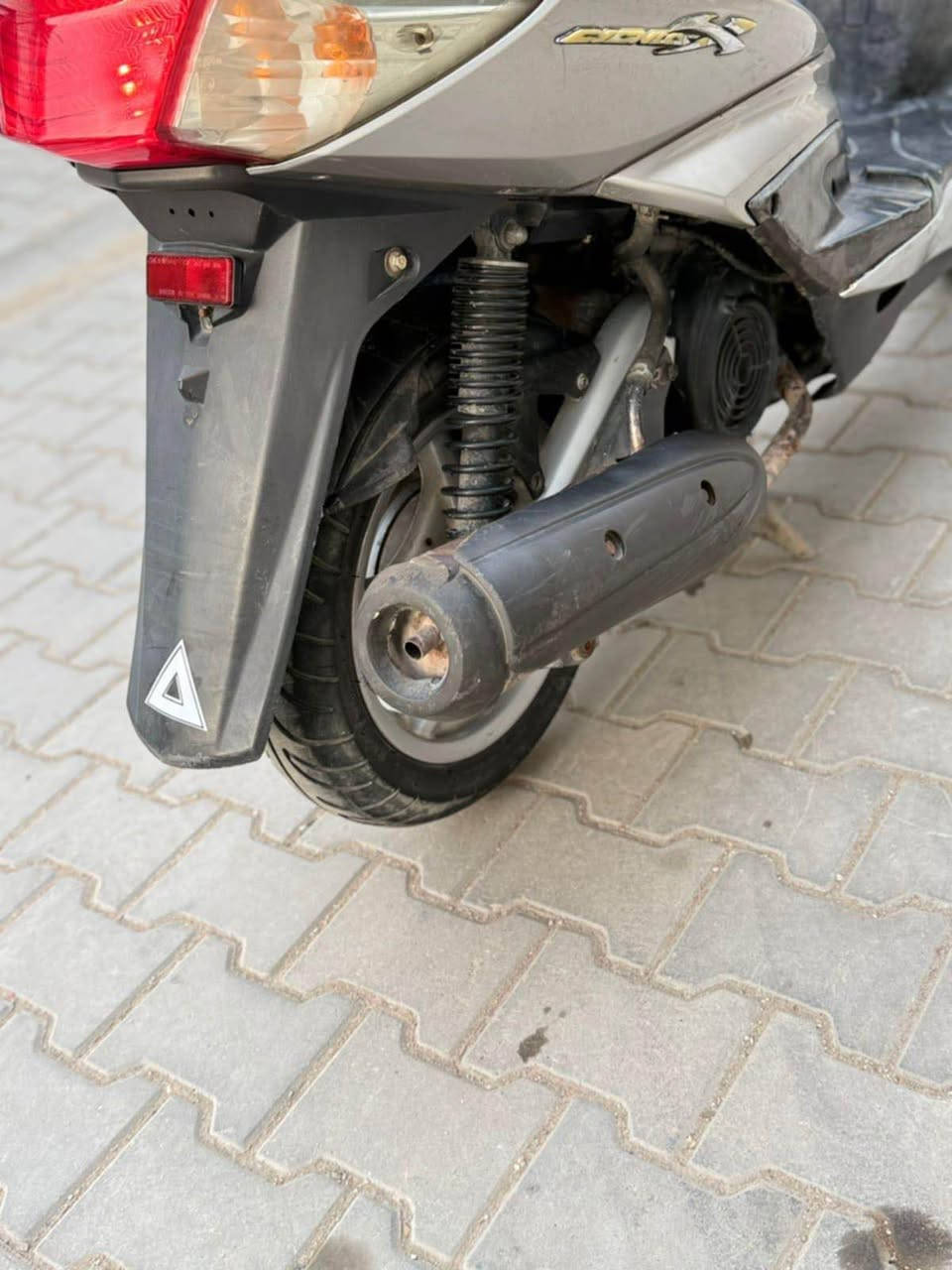 للبيع دراجه مال رمبه سكنس فحل ياباني اصلي قبق البانزين نفخ ستان كهربائي نوزل خطين شلعه معدل خير من الله سلف هندركفراته اصليه  محرك بلادي برغي مملعوب بيه كهربائيات كلها شغاله اوراقها كامله دراجه مكفوله اي نقص مابيها السعر《850》الف العنوان بغداد الكرخ الاتصال على الرقم *********** بغداد, العراق
