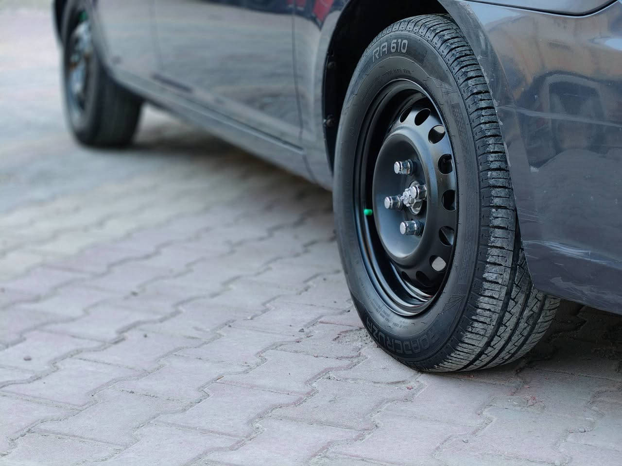 السلام عليكم.. اكسنت موديل 2009 محرك 1600 السيارة مكفولة كفالة عامة مابيها اي نواقص تبريد ثلج ❄️⛄تدفئة🔥صدر امامي خلفي مع المشط جدد... تايرات امامي خلفي مع الأسبير جدد. السيارة جديدة ومامتعوبة مال بيت كتلوكات الشركة بعدها بيها🩷
مكاني بغداد حي اور✔️
سعرها 95 وبيها مجال بسيط للشراي🩵
للتواصل اتصل على الرقم مامتواجد على الماسنجر ***********✔️
ماتعجبك السيارة اكتبلك كلمة حلوة🩷
