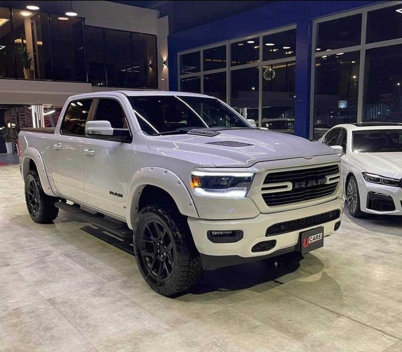 رام 2020 الفئة سبورت فول مواصفات 
كلين تايتل كفالة عامة 
رقم اربيل انكليزي باسمي شرط التحويل
مكينة 8 سلندر هيمي 5700
ويل سايز 22 
بدي كصير باب طويل المرغوب
مراي شفط 
اشاره ترحيب
حساس امامي خلفي مع نظام التوقف الالي 
كامرة خلفية 
تشغيل عن بعد 

السيارة بدي كت والترفيعة والويل من امريكا شركة ريدي ليفت الامريكية
كزوز رياضي ايضا شركة ريدي ليفت 
حدادية امامية توه مبدلها واصلا ما كان بيها شي وبدلتها 
شاشة تسلا 
4 ويل 4x4
السيارة جاهزة مابيها كل نقص
وباسمي وبيها دفتر خروجية 
وشادلها منظومة غاز انسى الصرف 
للاستفسار ***********
مكاني البصرة شط العرب البصرة, العراق
