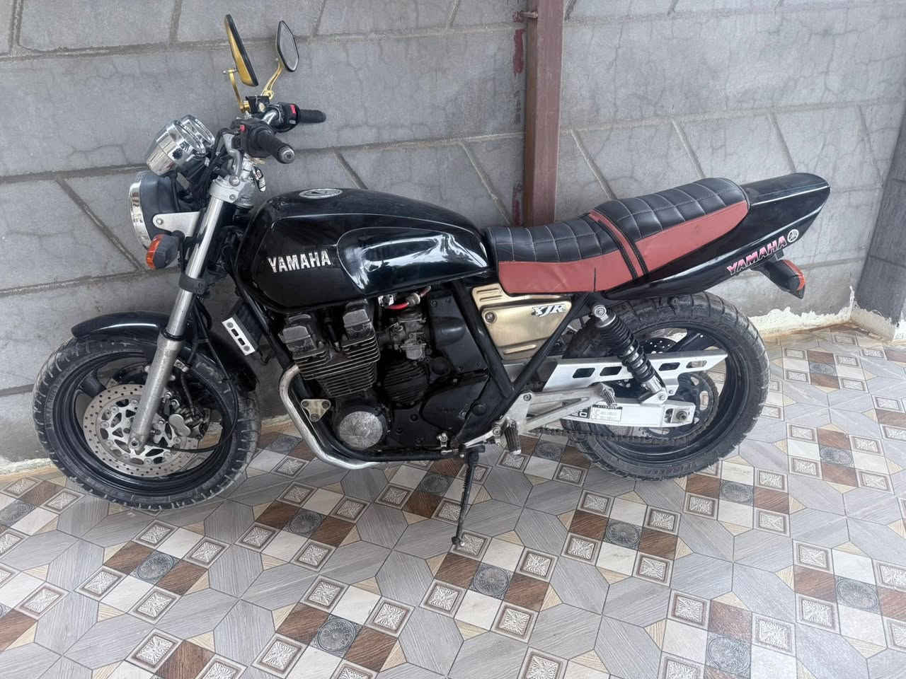 سلام عليكم شباب دراجه يوماهه 400cc بدلت دهن طلع الذراع من الضفحه ابيع كوم حديد دراجه بعده رنبه جديده كلش كلهه شغاله مابيهه نقص حبه بس طالع اذراع من الصفحه سعرهه قيم الخذ ما يرضا الله رقم ***********
