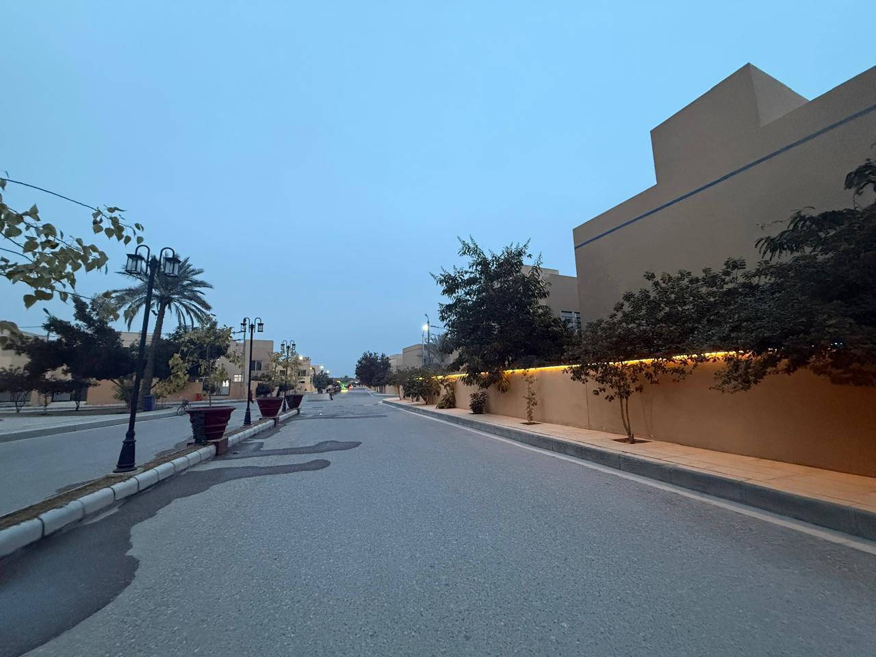 دار 🏠 للبيع ابي غرق مجمع الكوثر السكني

ممسكون سابقاً (zero)          ((تسليم مباشر)) 

المساحة:150م         

واجهة:7.5م

نزال:20م

الطابق الأرضي : غرفة نوم-صاله-مطبخ-كلدور- مناور-مجمع صحيات-كراج-حديقتين خلفيه واماميه 

الطابق الثاني: غرفة نوم- هول 

خدمات المجمع.   ((كهرباء 3فيز)) ((مجاري امطار ومياه ثقيله تصميم المجمع الدور الاوربيه)) 

———————————————-

للأستفسار  مراسلة الصفحه 

أو الاتصال على الرقم 

       سيد زين الحلو 

0️⃣7️⃣8️⃣8️⃣1️⃣7️⃣3️⃣5️⃣3️⃣1️⃣0️⃣

——————————————-

               مكتب القلم للعقار 

📍عنوان المكتب - ابي غرق - حي الحسين-قرب مشروع الماء
