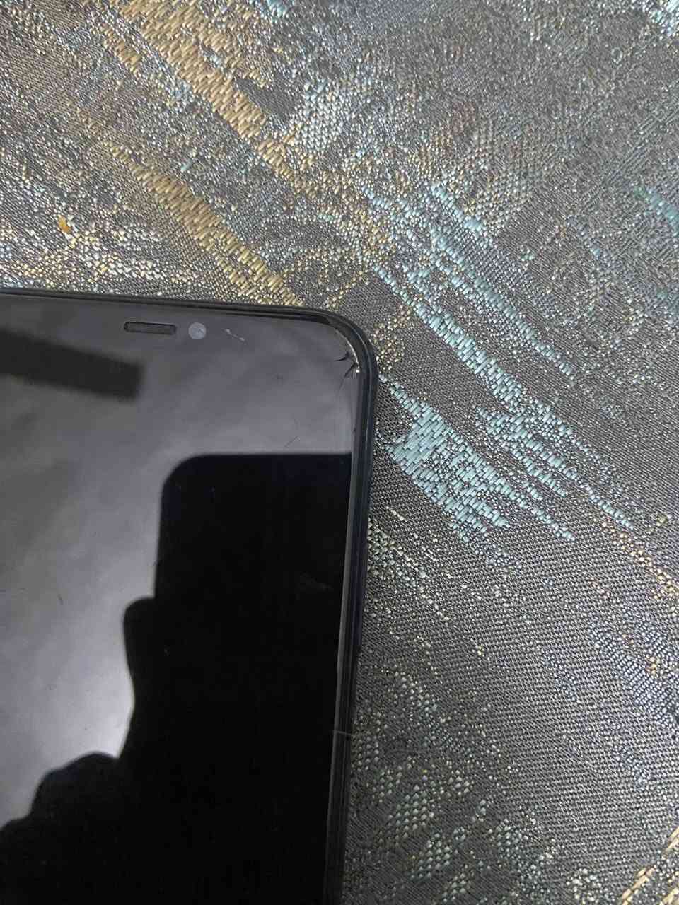 11proللبيع شاشه بيه سواد طلع يعني يرادله شاشه بطاريه ٨٢ مامبدله بغداد البياع ***********
