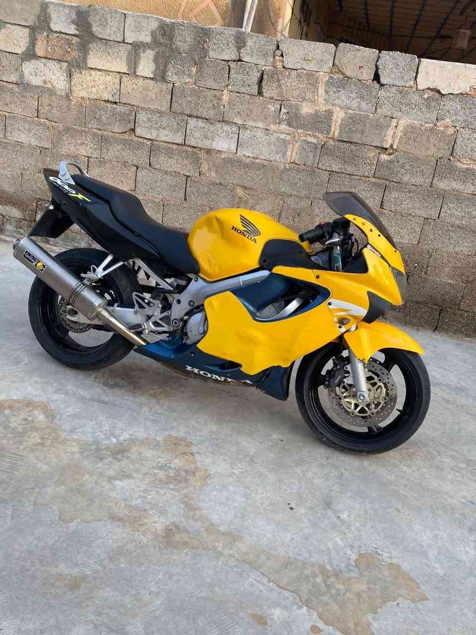 سلام عليكم افوري مكفوله السعر ١٩ بيه مجال قليل مكان ديالئ بعقوبه ***********
