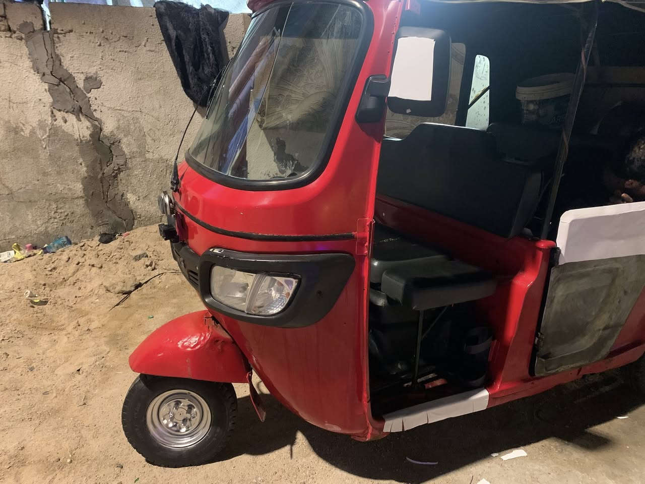 رخصت الادمن تكتك للبيع مديل ثنين وعشرين تكتك كلك مكفوله من البوكه تكتك مال باب الله المكينه مفتوحه مره وحده شاصي كونكريت تكتك نضيفه مرشوشه جماليه مكفوله من البوكه مكفوله من البوكه نخم تاير جديد سعر 3150بي مجال مكاني البصره القبله نتصل ***********
