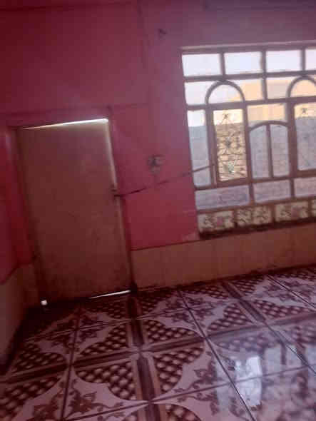 بيت ايجار حي الامين الاول فرع سيد حسين ابو الانشاىيه ايجاره ٢٢٥عائله زغيره بيه غرفه ومطبخ وصاله وبراني وساحه التواصل على الرقم ***********
