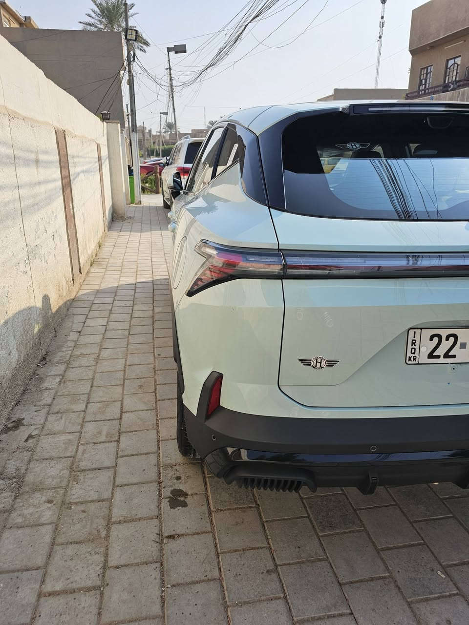 جيتور L6 وكاله هارلم رقم اربيل لون مميز  ماشيه ٨٤٠٠  قابل للزياده بعدها زيروا  سعرها بالشركه باربيل ٣٠٥٠٠ نفس الموديل  سياره فول مواصفات طبعا مغلف الكاعيات بالجلد للحفاض عليها سياره هايبرد وبانزين وكهرباء ( بلكن هايبرد) موديل ٢٠٢٤
ملاحضه صغيرها بيها السكن مال الضباب الي بالدعاميه الخلفيه انكسر عندي رجعت للخلف ومنتبهت اكو سياره واكفه كما موضح بالصوره غير هاذا الشي مكفوله من كلشي لا طخه ولا بارد ولا صبغ ولا شخط سياره اصلن استخدمها كلش قليل لان عندي سياره ثانيه 
السعر ٢٧٥٠٠ عراقي 
تلفون ***********
