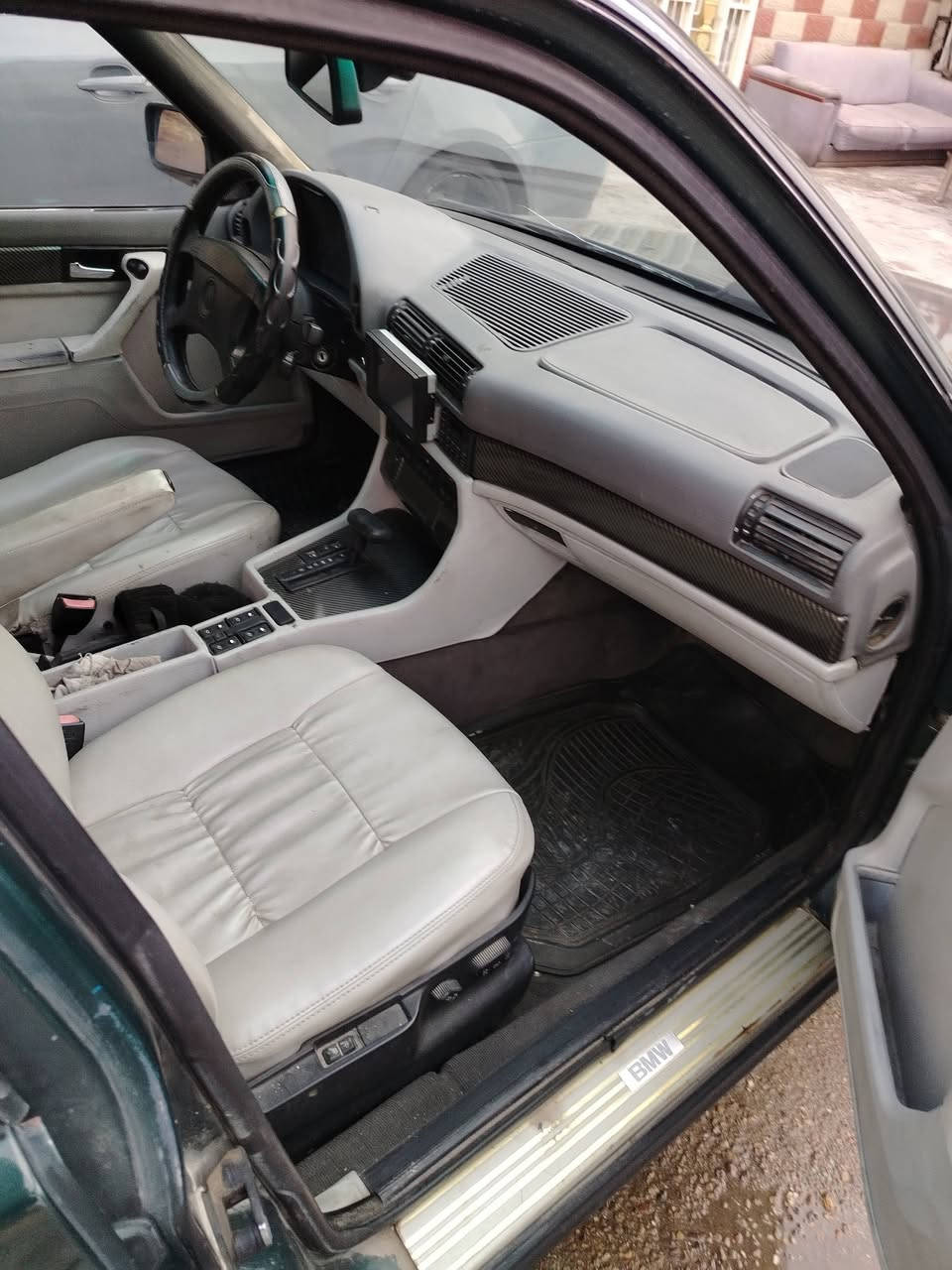 السلام عليكم للبيع بي ام موديل 93 حجم 740 محرك 44 داينمو هواء غرفه اوف وايت دبل جكمجه السياره حلوه وجاهزه وماناقصها اي شي السعر 65وبيها مجال رقم شمالي انكليزي باسمي للاستفسار الاتصال على الرقم ***********
