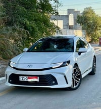 كامري 2025 وكالة عبداللطيف جميل ماشيه 27 الف كيلو فقط مكفولة كفالة عام...