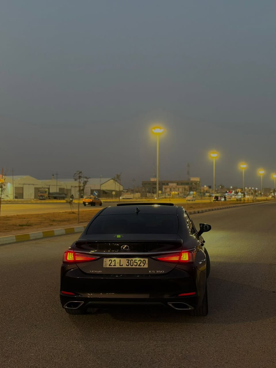 Lexus ES350
• النوع: لكزس ES350 
• المحرك: 6 سلندر.
• الموديل:2022.
• المسافة المقطوعة: 40ألف ميل.
• المواصفات: فول مواصفات
• فتحة سقف، بصمة، جلد، وكاميرا.
• رادار ونقطة عمياء.
• كراسي (كشنات) تدفئة وتبريد.
• ستيرين هيتر (تدفئة مقود) وتحكمات ستيرين.
• كيج ديجتال (عدادات رقمية).
• 3 أنظمة قيادة.
• بالإضافة إلى العديد من المواصفات الأخرى.
رقم سليمانيه سنويه وهزه وفحص جديدة وبأسمي  
حادث السيارة جاملغ السكن مبدل بلادي نفس الون بدون ايرباك وبدون دواخل 
• تقرير السونار: موجود ومرفق مع المنشور.
• مكان السيارة :الانبار رمادي
• للتواصل ***********
