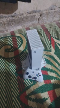 سيريس إس جديد، استعمال قليل جدا بسبب العمل مع حساب بي، ألعاب قوية و جو...