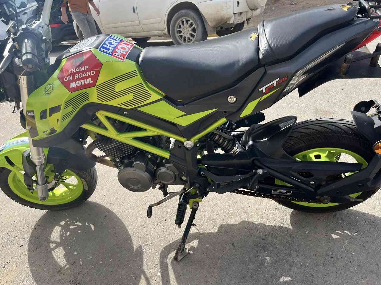 السلام عليكم  السعر مناسب كلش
TNT 135 بنلي 
عجله  الخليج 
مرقم و كامل دراجه خير من الله 
موديل 2021 نوزل لون اخضر كامله مكمله رقم وسنويه محرك بلادي كير فول دهن فقط موتل 
مكاني بغداد الحسينية 
***********
السعر 2250
مليونين وربع
