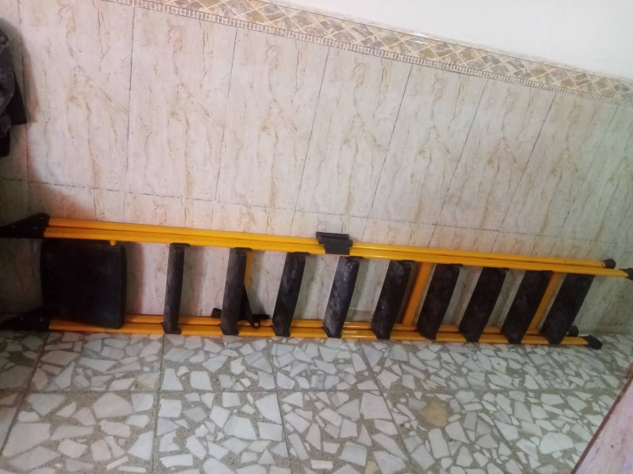 السلام عليكم عندي غراض بيت نظيفات للبيع غرفه نوم ٤ قطع ٤٥٠الف ودرج ١٠ بايات نظيف ٢٥الف وشافطه دهون٤٠ الف نظيفه وشغاله مكاني الشرطه الخامسه قرب أسواق اميره ***********
