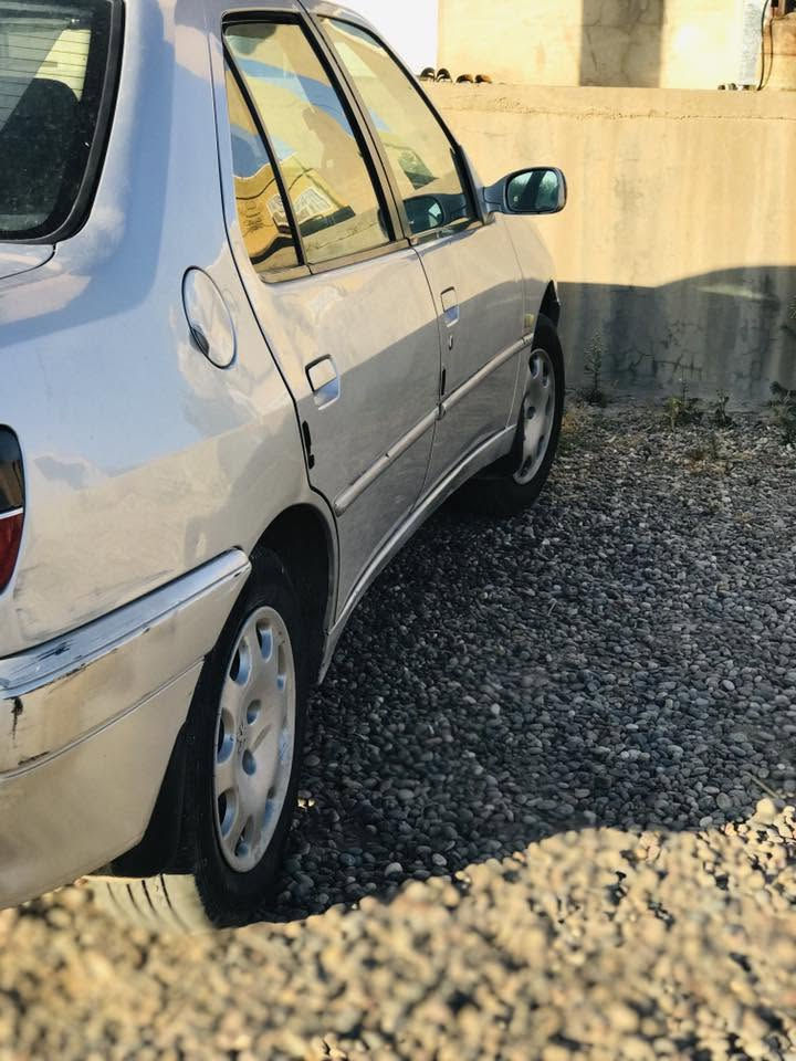 السلام عليكم بيجو مطلوبه  للبيع نضيفه حيل 2002محرك كير شرط تبريد شغال صدر نضيف
حساسات خلفيه المكان شرقاط السعر 30 وبيها مجال الاتصال عل رقم ***********
