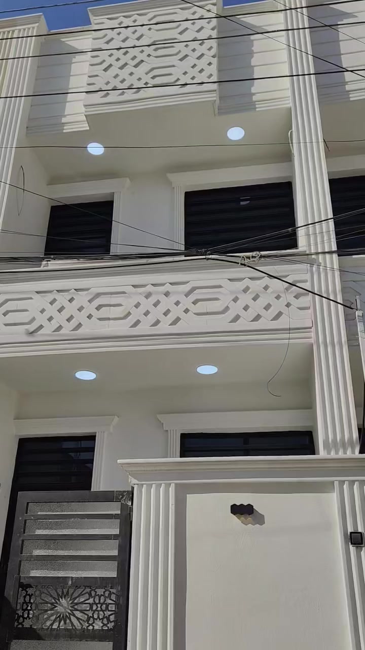 🏠🏠بيت للبيع🏠🏠
🔸🔸بناء/2026🔸🔸
♦♦نوع العقار طابو ملك صرف♦♦
🔸🔸يحتوي على استقبال ومطبخ و 3غرف نوم وخدمات جوه وفوق🔸🔸
🔸🔸المساحه/75متر🔸🔸
🔸🔸الواجهه/3.75🔸🔸
🔸🔸النزال/20🔸🔸
🔸🔸الموقع/الشعب قرب سوق الصبح والعياده الشعبيه🔸🔸
🔸🔸السعر/185وبي مجال🔸🔸 
🔸🔸للاستفسار/‏‪0777 238 4893‬‏🔸🔸
🔸🔸او مراجعه مكتب دلاليه العامري🔸🔸 
🔸🔸موقع المكتب الشعب بشارع اسواق فدك🔸🔸 
🔸🔸متواجدين وتساب و ماسنجر🔸🔸
