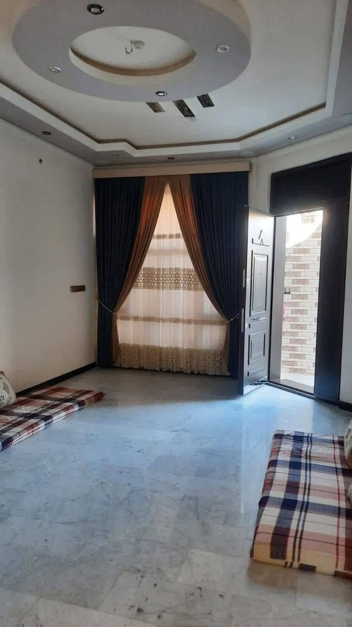 🌹على بركة الله 📢
📍نوع الملك =طابو صرف سند 
📍المساحة بالسند = ١٤٤ م٢
📍المساحة واقع الحال تقريباً = ١٥٨.٥ م٢
📍شارع : ١٥ م
🔷الوجه = ٩ م والنزال = ١٧.٥ م
🔷 بناء طابوق ٢٠٢٣ 
🔷ارضية الطابق الاول مرمر والطابق الثاني بورسلاين

🟢 الدار مشيد من طابقين ويحتوي على
ثلاث غرف نوم
ومطبخ
وصالتين
واستقبال 
وثلاث حمامات و ثلاث صحيات مشتركة
ومناور عدد/٢ 

📍كاونتر وبردات مع الدار
📍الماء لمس و الكهرباء منفصلة لكل طابق 
📍ابواب تركية عمل خاص من الشركة
📍مواد الماء والكهرباء لمس ضمان ٥ سنوات 

✳️سعر البيع للعقار : ٢٦٥ مليون دينار مع المجال 

‏‎ 🟢مكتب دار السلطان للعقار
العنوان فلوجة الجغيفي الثانية بداية شارع جامع فاطمة
للاستفسار الاتصال على الأرقام التاليه
***********
***********
*********** 
🟢 دار للبيع في الفلوجة حي الشهداء الاولى المنطقة المقابلة لنادي الجولان قرب مسجد الشيخ زامل
