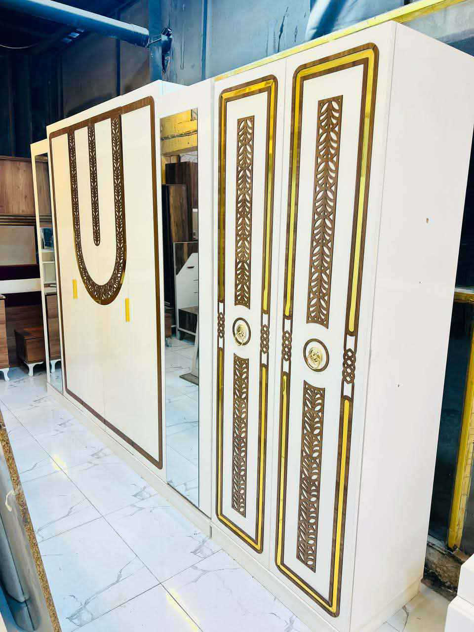 ‎غرفه نوم تركي 🇹🇷 
10 قطع اخو الجديد 
نضافة 95 💯 شازلون مخزن 
كنتور ملحق اضافي 2 باب 🧡 
بسعر 950‎ بغداد, العراق


**إذا كنت صاحب هذا الإعلان وتريد حذفه لأي سبب، رجاءا أرسل رسالة إلى الدعم الفني**