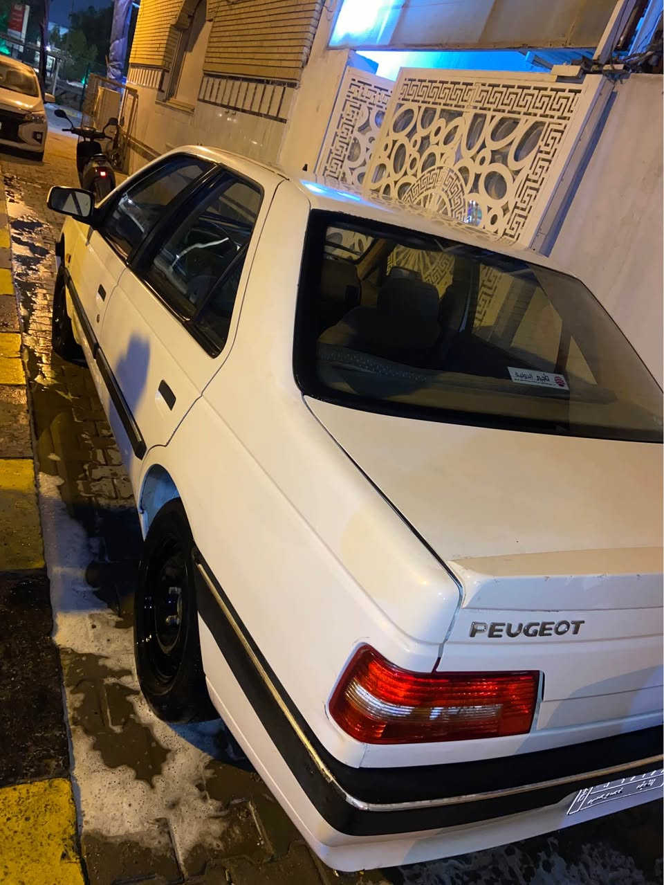 سلام عليكم /بيجو 405 شوفت عينك وبعد احلى من الصور ونضيفه تجي وتشوف اواجهك وي راعيه ماخذهه من راعيهه مباشر وسنوية ساقطه بال23 ورقم الماني السياره ماعايزه اي شي تشغل وتطلع كلشي شغال تبريد جام كهرباء لايت اشاير قفل سكيورتي كامله مكمله وتعجب الشراي ب46وبيهه مجال مكاني نجف حي الامير يم جامع عطيه الجبوري وهذا رقمي *********** النجف, العراق
