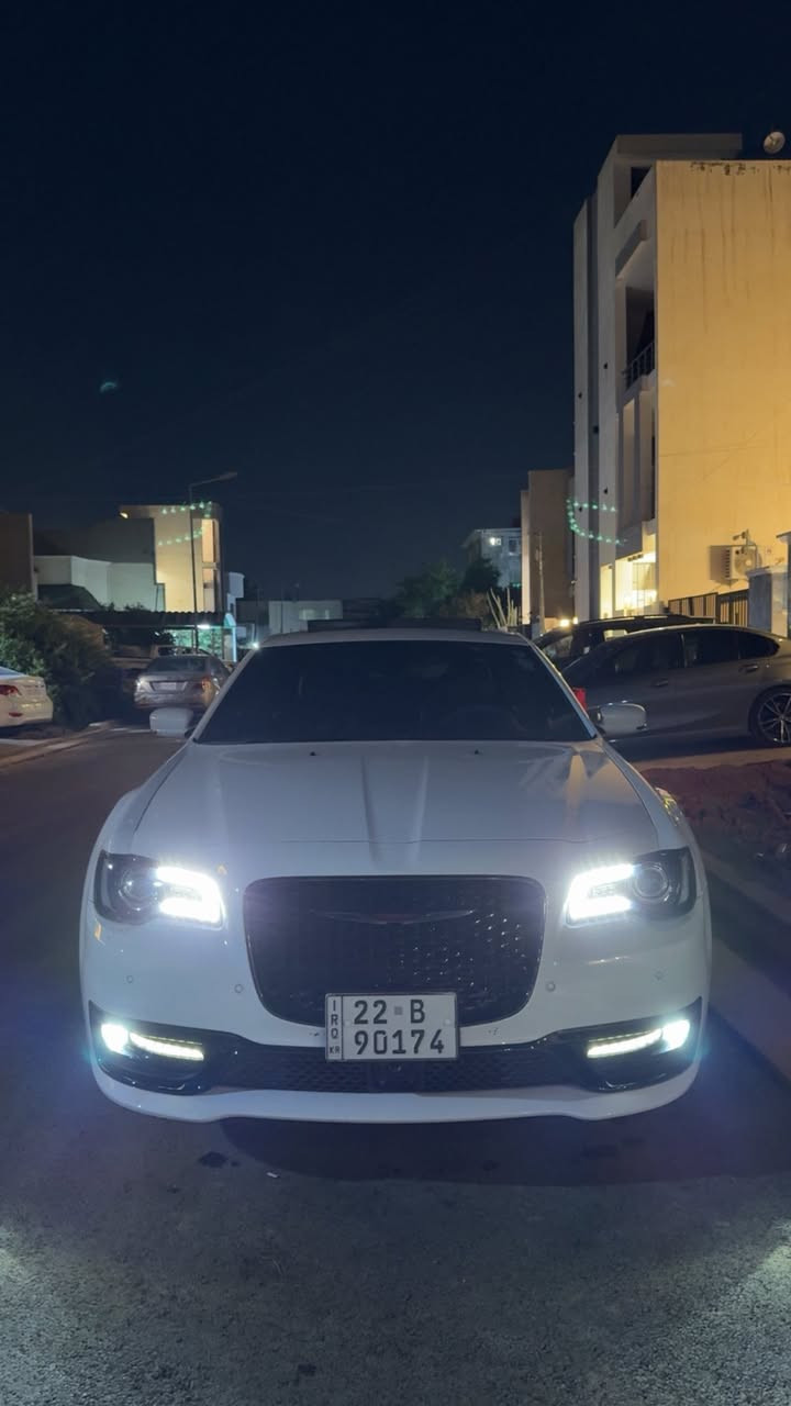 السلام وعليكم للبيع كرايسلر C300 خليجيه وكالة هارلم 
مكفوله كفاله عامه موديل 2023 
رقم اربيل 
الفئه S فول مواصفات معروفه 
الممشى 29000الف كيلو
ثلاث بصمات وياهه 
الموقع بغداد حي القادسيه 
السعر 385 ورقه وبيها مجال بسيط
***********
