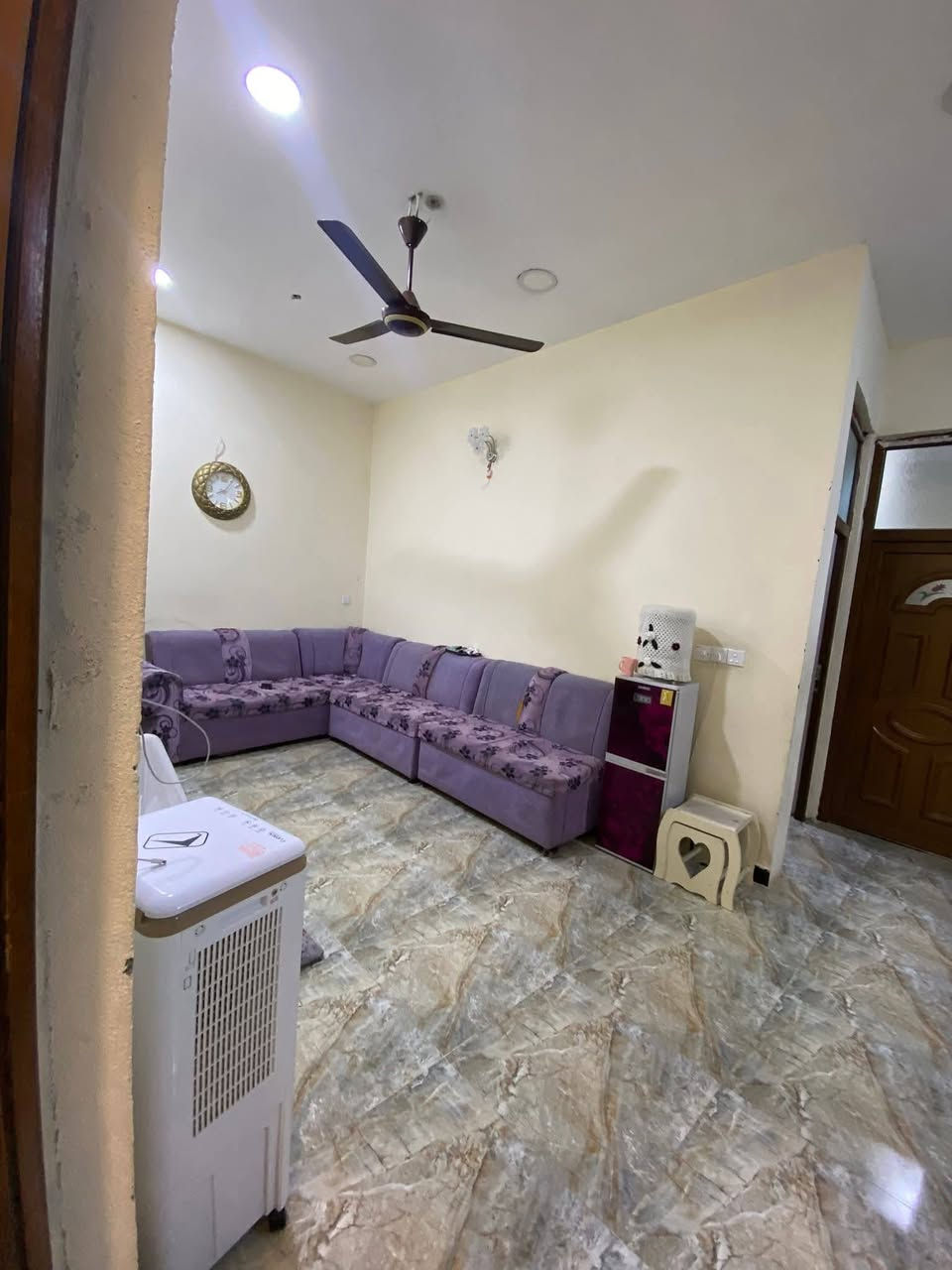 بيت بناء حديث شرط طابو سند 25 قرب جسر الجورجية بداية مدخل ركة حجي سهيل 

3 غرف استقبال مطبخ   فول سيراميك 200,متر عالي عن الشارع يبعد الف متر عن تقاطع القدس تقريبا

بيع او مراوس المناطق المراوس 
تقاطع سادة حي العبور
 دور الزراعة
سيف سعد 
بداية الحكيم. 

السعر 77 مليون وقابل للتفاوض. ***********
