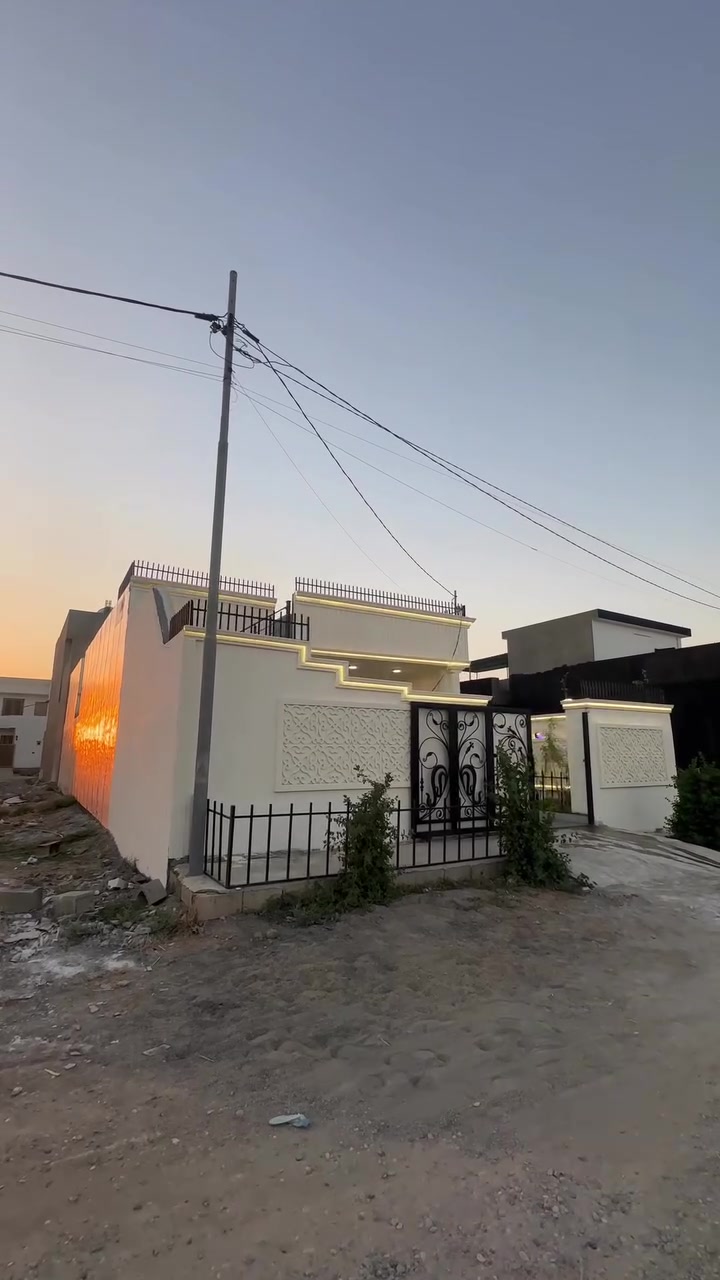 السلام عليكم دار للبيع مساحه 200 متر واجه 10 نزال 20 
موقع كركوك حي بدر زراعي السعر 78 وبي مجال اي استفسار اتصال على ارقام ***********/***********
