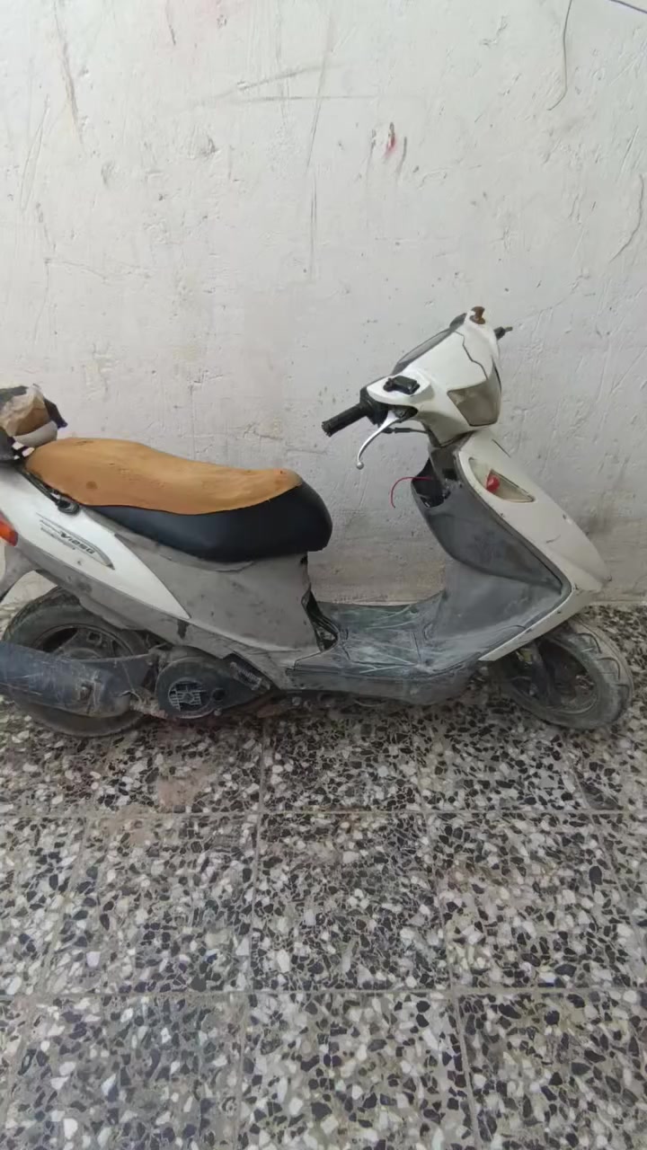 السلام عليكم 
دراجه للبيع كوم حديد يعني هل موجود دراجه كدام عينك دراجه متروكه يعني هسه شغلته مثل ما موضح بل فيديو ابيع كوم حديد وبيك خير وتدلل


**إذا كنت صاحب هذا الإعلان وتريد حذفه لأي سبب، رجاءا أرسل رسالة إلى الدعم الفني**