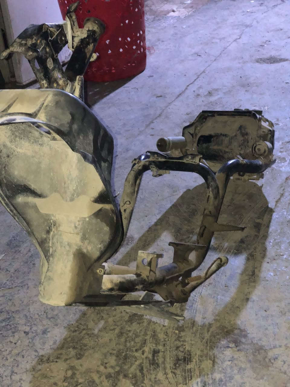 سلام عليكم
للبيع طابوكه بيهة بستم وزنجيل 
وشاصي فارغ مو ويا الغراض
عندي تانكي
ستان صفح 
لغد 
رباط
مكاني بغداد الدوره***********
