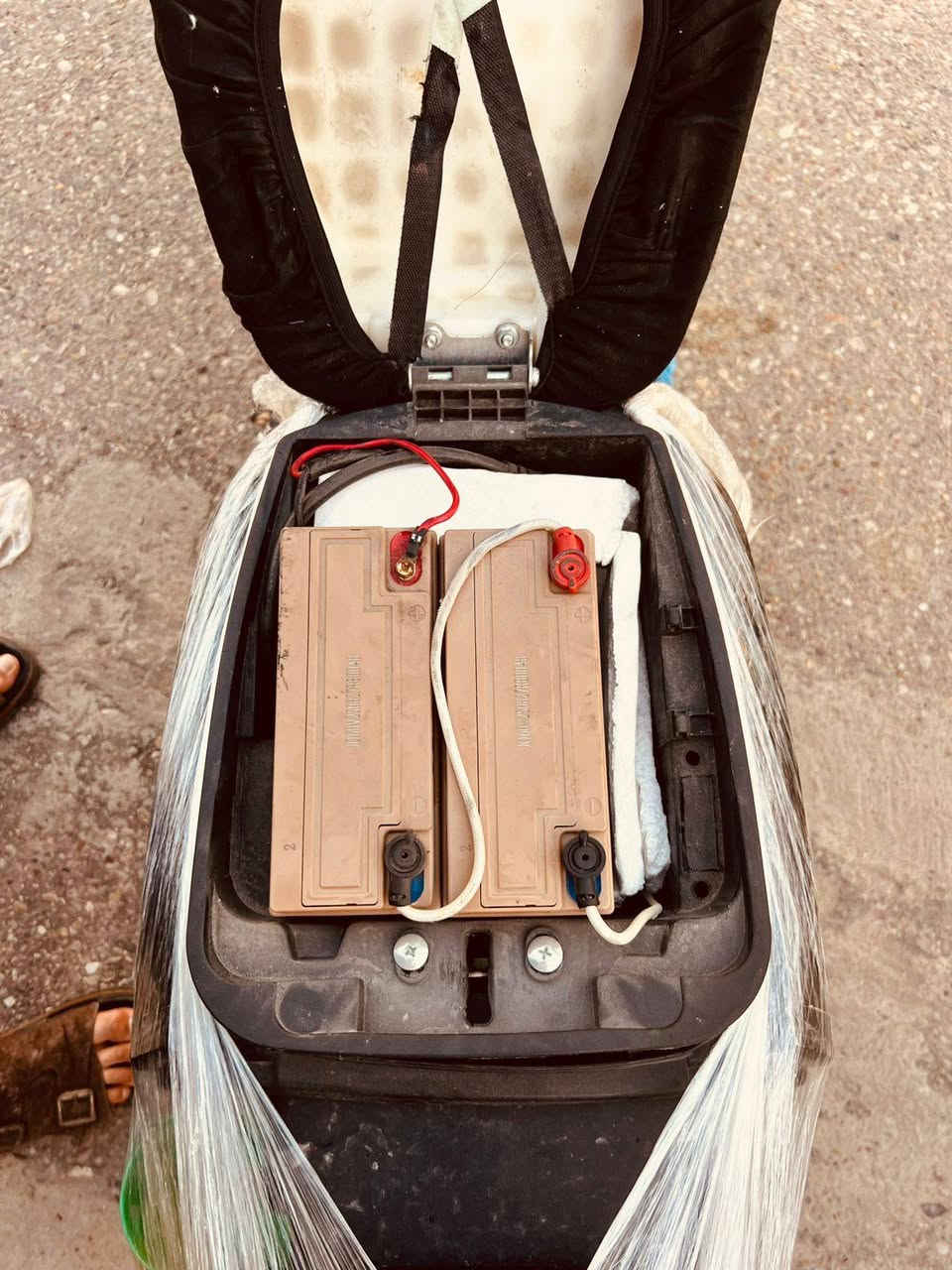 دراجة شحن R900 بطارياتها جدد 33 دراجة الله وكيلك تاخذها وتترحملي عليها كلشي بيها شغال من ناحية الكهربائيات السعر خاص راسلني ع هذا الرقم ***********
