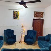 تخم 10 مقاعد نظيف سعره 320 وبي مجال لبياع  يوجد توصيل بكروه ب واتساب 0...