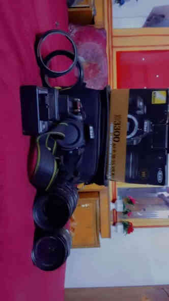 السلام وعليكم عندي كامره بيع  نيكون 3300 نظيفه كلش حلوه بيه 2 بطاريه وشحناه وجنطه كرتونه وياي 2زوم واحد جبير واحد صغير مسعجل عل ابيع سعر عل خاص مكاني الحسينيه الراشديه رقم الهاتف ***********
