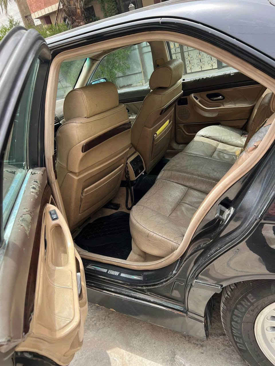 السلام عليكم bmw 
حجم ٧٢٨
 موديل ١٩٩٨
رقم دولي جديد 
تحويل شرط
مواصفات 
كشن كهرباء سايق وبصفه 
هيتر كشن امامي
تبريد شغال 
لايت عالي زينون 
غرفتها السياره مقبوله 
محرك وكير جدد بيها مكفولات 
حداديه ٧٥٪؜ و اعلى من هيج
تايرات ٨٠٪؜ نضيفات 
كهربائيات السياره و ضفيرتها كلش حلوه ماكو لعب ولا جطلات 
للبيع السياره مكاني بنوك او صبح تواجدي بل كراده خارج 
سعرها ٦٣ ورقه بيها مجال بسيط 
*********** بغداد, العراق
