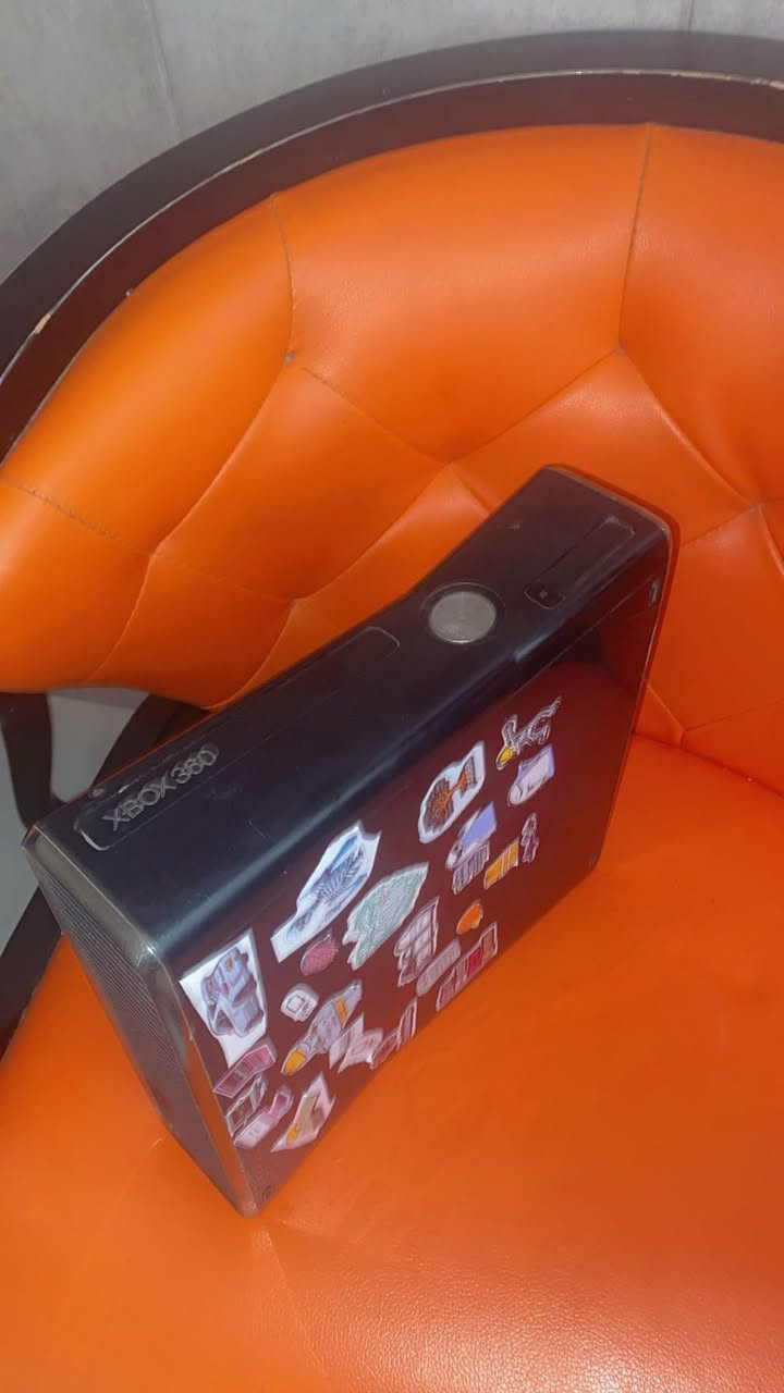 السلام عليكم اكس بوكس 360مستخدم قليل نضيف جدا مع 4يدات ما اعرف هن شغالات او لا يحتاجلهن حافظ بطاريه للبيض ووياهن شاحن جوستك ومحوله اكس بوكس كلش نضيف الله شاهد السعر 150الف وبي مجال لطيبين ولماعنده ياخذه بلاش الهاتف *********** مكاني بغداد العامريه
