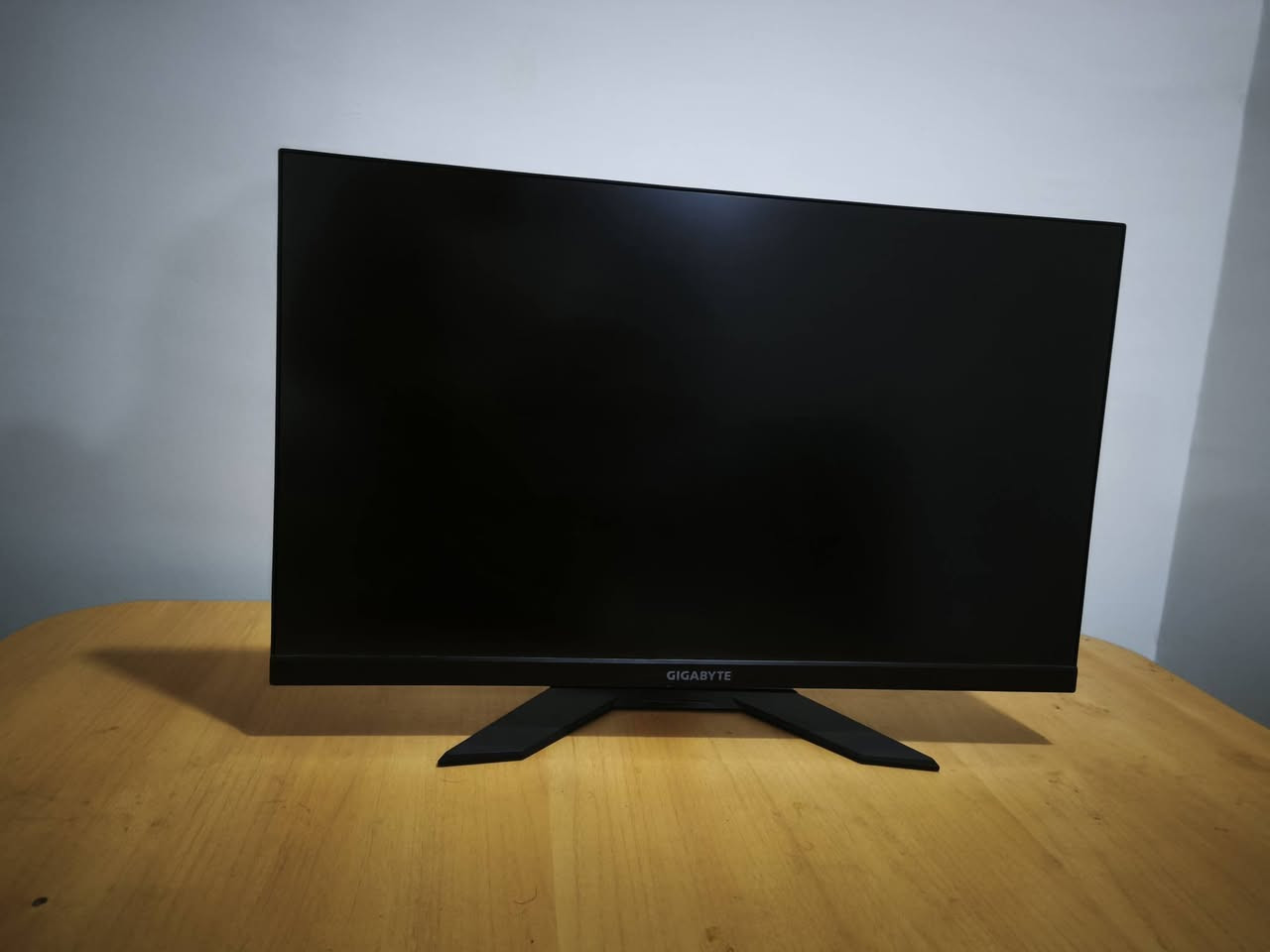 شاشة كيمنك Gigabyte m27q مستعملة نظيفة
المواصفات:
نوع البنل IPS
 الدقة 2560×1440 2k
الحجم 27"
ريفرش 170hz
الالوان sRGB 99%

السعر: 280 الف 
عنواني كربلاء
توصيل موجود محافظات
رقم للتواصل ***********
جميع ملحقات الشاشة والكارتونة موجودة
