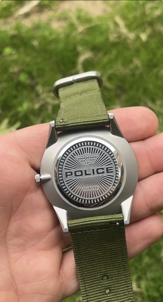 بوليس اصلي ملبوسه قليل سعرها 200 الف بيها مجال او سيرها الاصلي بل علبه


**إذا كنت صاحب هذا الإعلان وتريد حذفه لأي سبب، رجاءا أرسل رسالة إلى الدعم الفني**