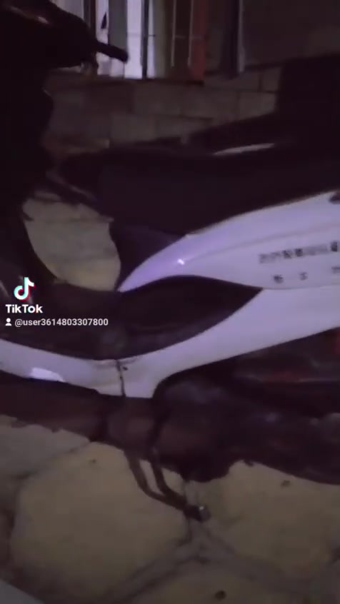 السلام عليكم دراجه كامكو مديل ١٤ دراجه مكفوله مامفتوحه بس بيه خيط بخار بلتشغيله دراجه جاهزه سعرها ٤٥٠ مكاني رفاعي وهذا رقم راعيه ‏‪***********‬‏

