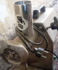 مثرامة لحم للبيع للتواصل على هذا الرقم 07711955605