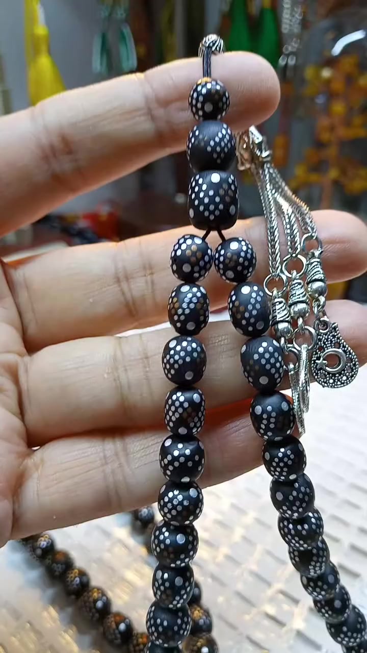 السلام عليكم
مسباح من حجر تبريزي الاصلي دك انتيمون ونحاس قطعه جمال ودلال كركوشه انتيمون 
الوزن 47 غم القياس 10/13 العدد 55 خرزه 
السعر 20 الف شامل أجور التوصيل


**إذا كنت صاحب هذا الإعلان وتريد حذفه لأي سبب، رجاءا أرسل رسالة إلى الدعم الفني**