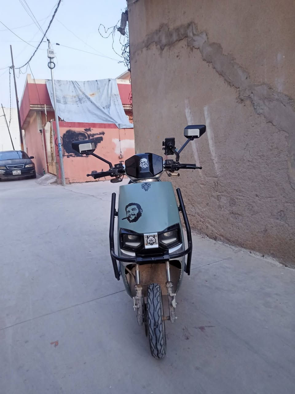 السلام عليكم 
عندي هاي الدراجه الكهربائيه 
يسموها (وحش الكون . المدرع) 
فول المواصفات معروفه 
1 ملف 2500
2 لايت LED
2 البطارية 6 مصطرا  
بيها نقص 3 بطارية منتهى 
يرادله تبديل ابيع علي وضعيتها فحم 
الدراجه شغالا كدام العين 
السعر 325 بي مجال بسيط 
تواصل واتساب (***********)
يرحم والديكم لا تكسرون بالحلال
