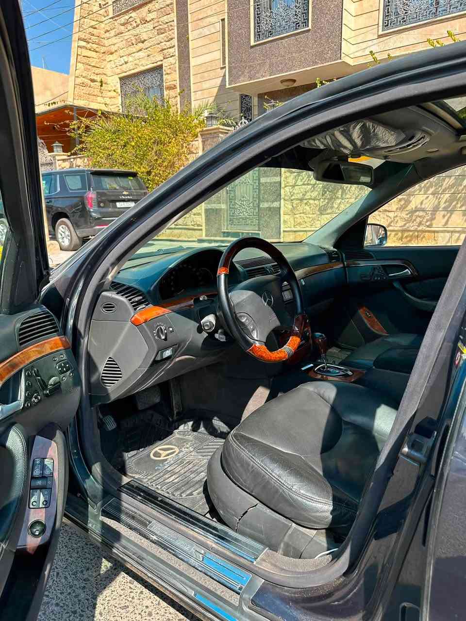 S350 موديل 2003 وارد يابان
السعر  118 
كفاله عامه  فقط صبغ قطعتين اثر بطش
اللون نيلي او ازرق غير محدد
مواصفاتها 
تدفئة + تبريد كشنات 
حساسات امامي خلفي 
كشنات جلد اسود مع حركات متعدده 
مري شفط 
كشنات خزن ثلاث وضعيات 
مانع انزلاق
نظام ABS فعال 100‎%‎
برشوت داخل الكشن الخلفي ومن النوادر اجه بالغواص
السيارة جوبلس بلادي تصعد وتنزل 
عدسات امامية متحركة صعوداً ونزولاً ومع الستيرن
منظومة زينون مضافه الها 
غرفتها بلاديه نضافتها 95‎%‎ 
محرك V6 كفاله
گير كفاله 
تخم تاير جديد قبل شهر
حداديه جديده قبل شهر بدلتها من مركز مرسدس بنز 
كل كهربائياتها شغاله وبلاد بدون اي جطل
رقم بغداد سنويه جديده
مكاني بصره 
***********
