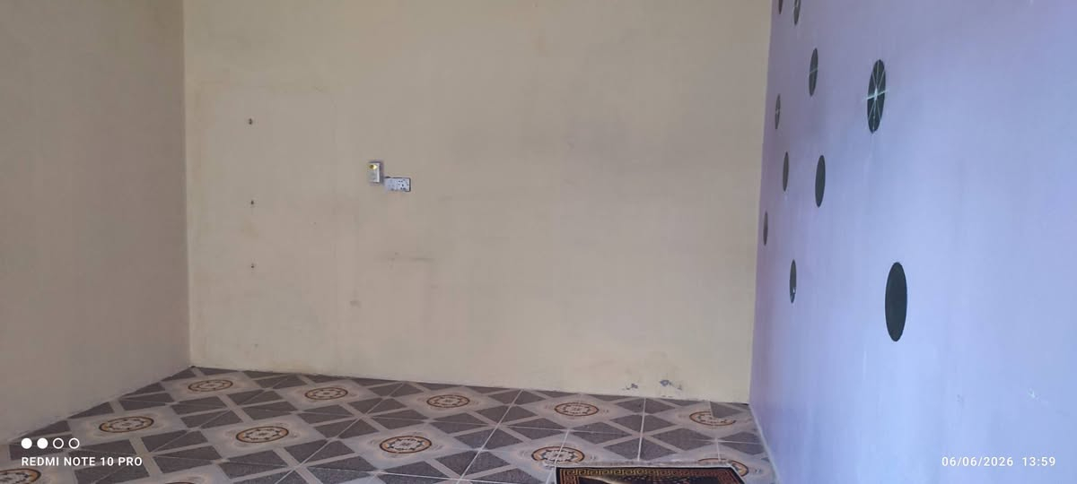 السلام عليكم
بيت للبيع 100م مربع على شارعين حي الجهاد قرب مدرسه رمضان البيت نظيف جداً.. 
للاستفسار اكثر 
***********
***********
أبوعلي الدريعي
