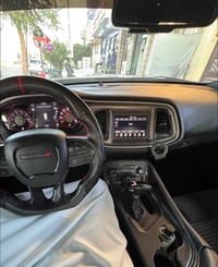 عندي شاشا وسط مال جالنجر تدعم الابل كار بلي موديل 2022 اريد مراوس بشاش...