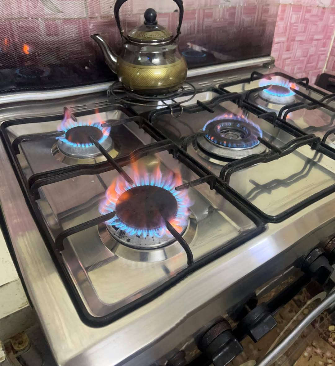 سلامو عليكم غساله نضيفه اخت الجديدة
7 كيلو نضيفه بمعنه الكلمه السعر150 وبيهة مجال
طباخ 5 عيون نضافه95 من 100  
 السعر250 بيهن مجال نشاللة العنوان حي العذل
***********. وتساب
