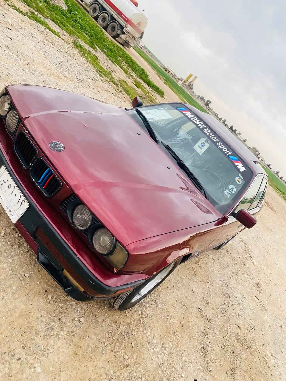 سلام عليكم سيارة للبيع بي ام دبليو موديل 1992 بجم عريض كير محرك شرط سياره اصل 525 كير اوتماتيك سياره بيه ضربة بطرف سائق سايق خفيفه داخل جلد سياره حلوه سياره سنويه ل 27 ينتهي مشروع وطني  رقم كركوك السعر 50 وبي مجال الرقم ***********
