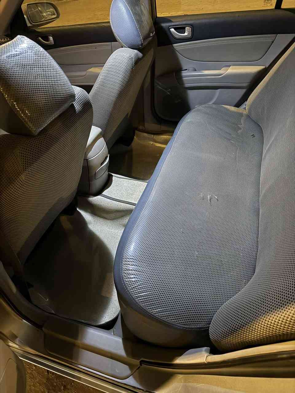 السلام عليكم سونتا ٢٠٠٦ وارد خليجي مكينه ٢٤٠٠ رقم نجف كير عادي باسم صديقي مكان السياره حله مركز محافظه 
مصبوغه عام اثر جراد بيه طخه بجملغ الخلفي بسيطه سياره جهازه من كلشي السعر ٧٥ وبيه مجال رقم ت ***********
