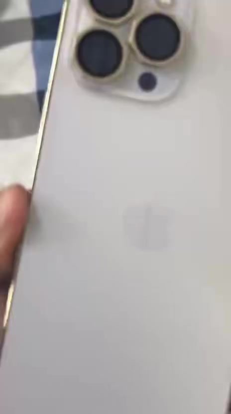 13 برو ماكس    ممفتوح ولا مصلح  ذاكرة 128 بطارية 92 بلاد نموذج n ضمان منتهي ب 24  سعر 600 قفل.  انطيك بي ضمان يومين  مكان بغداد ***********
