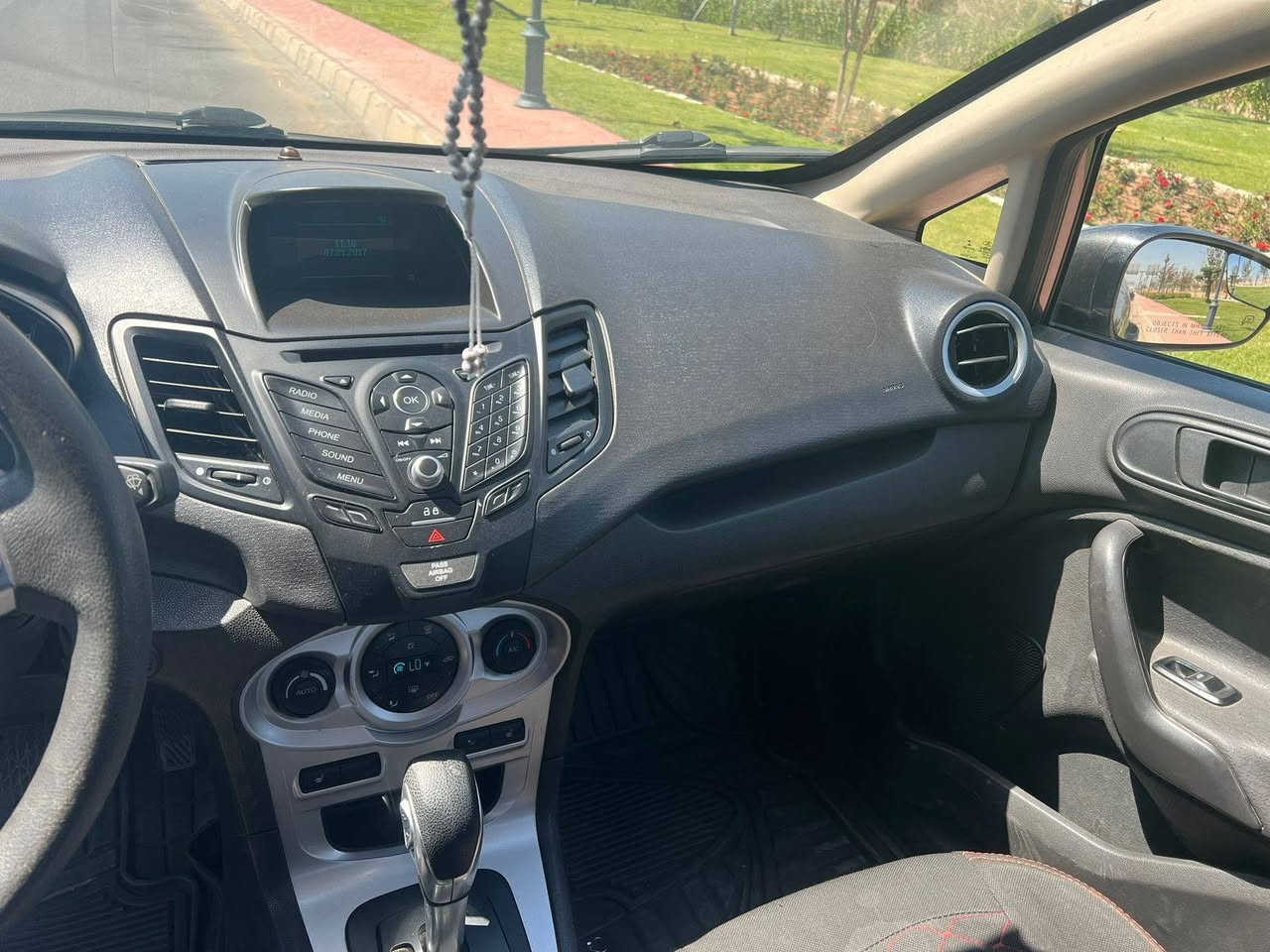 Ford Fiesta 2017 SE 

‎فول مواسەفات بەس سلاید نیە 
‎گێڕ و مەکینە و کارەباییات بەشەرت 
‎ سبوغ و ساردی هیچی نیە 
‎تحدید سورعە ، کوشین هیتەر کوشین جلد ، تبرید بەسمەیە 
‎٦٧ مایل ڕۆیشتووە ، زۆر پاکە و نمونەیە لەجوانی .
‎هەولێر
***********ڤایبەر واتس ئاپ
نرخ خوار بازار ته نها ٧٧ ورقه
فورد فيستاSE موديل ٢٠١٧ كلين بدون صبغ بدون تعديل مواصفات خاص تبريد لمس شاشه تحديد صرعه كشن هيتر كشن جلد بصمه
ماشى قليل ٦٧مايل سنوى ب اسمى جديده
وكاله موجود محرك مكينه كل بشرط
سعر جو سوق حيل قليل فقط ٧٧ورقه أربيل, العراق
