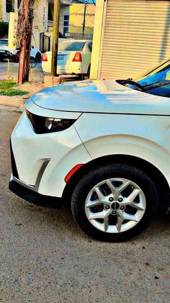 السلام عليكم 
لبيع كيا صول موديل ٢٠٢٣
رقم اربيل ترقيم جديد تريد تحويل تريد وكاله حاضر
موصفات s
وادار امامي 
رادار خلفي
رادار جانبي
تحديد مسار
دشبول دجتل
ثلاث وضعيات قياده
ويل كب كروم
محرك ٢٠٠💪🏽💪🏽💪🏽
حادثهه صبغ بنيد فقط  
مكانهه بغداد الكاظمية جكوك
السعر ١٥٨$
هاتف ***********
