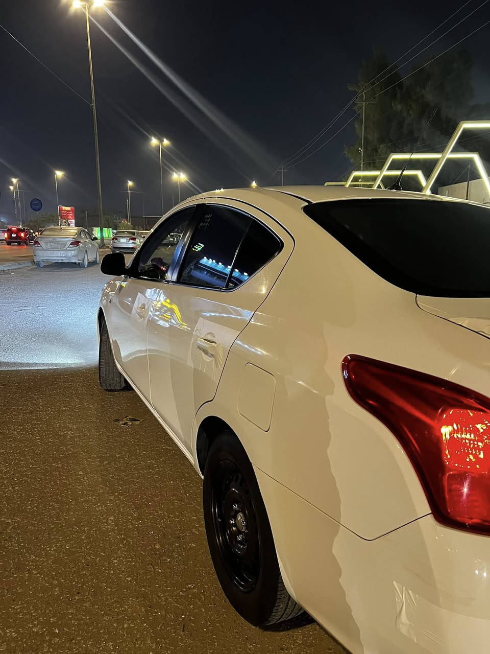 نيسان سني مديل 24 كفاله ماعده كارت بالجاملغ اثر شخط سياره جديده بمعنى الكلمه تجي وتشوف بعينك نضيفه وستخدام شخصي وكاله عندي بيها سياره اربيل رقم انكليزي ربع متصرف مدوشمه ارضيه وكشنات وضعيه فول سياره ما عايزه برغي تطلع وتتونس 
***********
