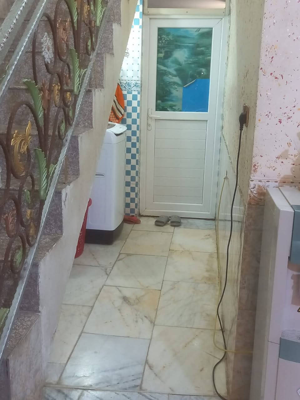 بيت في حي اور للبيع مساحة 125 خلفي قرب الكلية المفتوحة خلف مجمع الروان قريب جداً من شارع السايدين مال الموحية ..
✨✨✨✨✨✨✨
طابقين يحتوي على 
طابق الاول غرفة وصالة واستقبال ومطبخ وصحيات داخلية وايضا صحيات خارجية 
 
الطابق الثاني غرفة + صالة 
✨✨✨✨✨✨✨✨
لتواصل ***********
✨✨✨✨✨✨✨✨
السعر 150 وبي مجال
