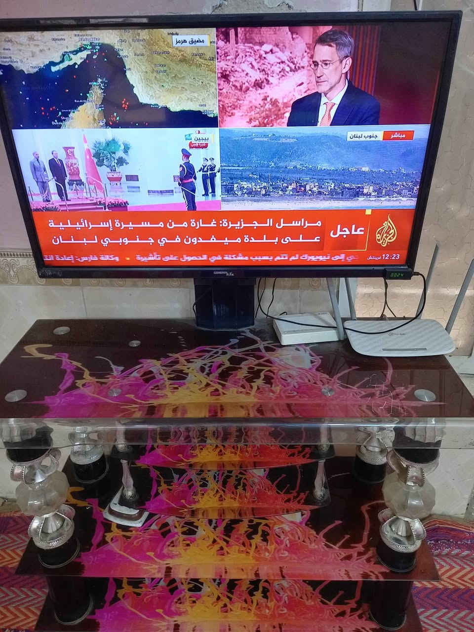 غرفة اخشاب تركي جديده للبيع مع تلفزيون بلازما حجم 32 مع ميز ونامو مع بوري وياه واسلاك للاستفسار عن السعر  ***********
