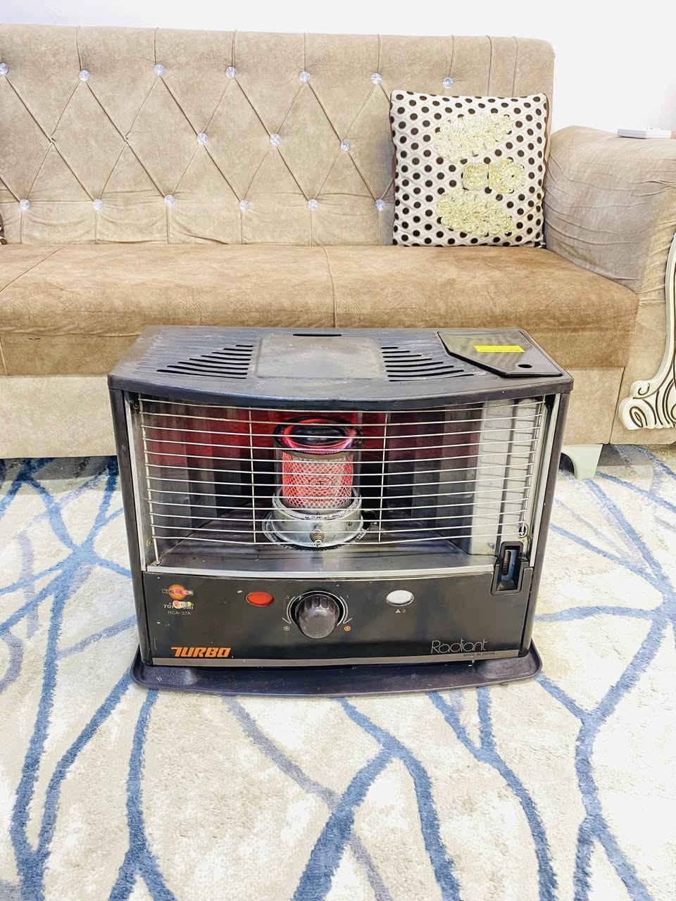 من رخصه الادمن للبيع صوبه  توربو تيووتومي. ياباني الاصلي حفر وختم حجم كبير   باله مستخدم نظافه مثل ما موضح بل صوره ع شرط والفحص اي دخان غاز هيس ماكو   لون قهوائي داخلها كله نضيف فتيله جديده الاصلي مشغله مره وحده  دكمه  شغاله مال تطفئه سعرها 75 الف وبيها مجال مكاني الفيلق باب السريه   

ملاحضه ::اي صوبه نفطيه اصلحها عادي  قطع غيار موجوده  تنضيف الغاز الهيس الاحواض   تبديل فتايل  ترجع. شركه كلها موجوده   ***********
